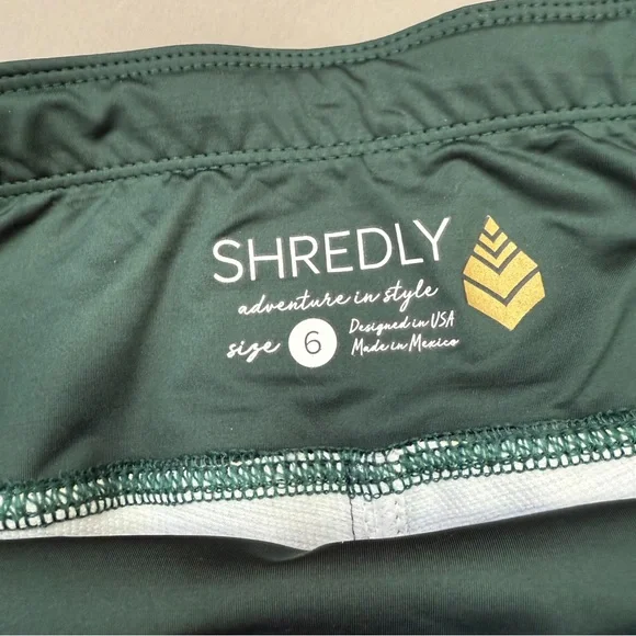 NWT $98!  SHREDLY arrow print active shorts, 6. - Picture 6 of 7